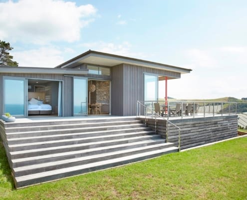 Beautiful clifftop home on Waiheke Island built by Geoff Whelan