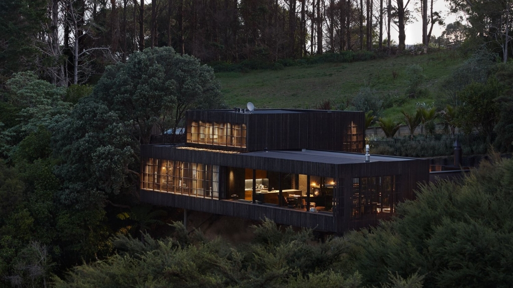 Waiheke Builders Whelan Building team up with Herbst Architects to deliver this spectacular property